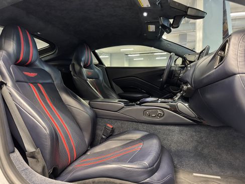 Used 2020 Aston Martin V8 Vantage Coupe image 14