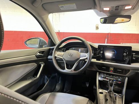 Used 2025 Volkswagen Jetta SE image 33