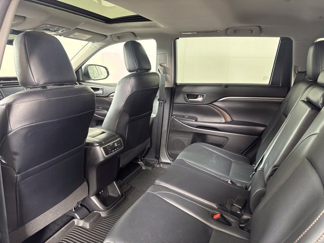 Used 2018 Toyota Highlander Limited AWD/4WD image 12