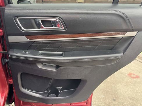 Used 2018 Ford Explorer Platinum image 27