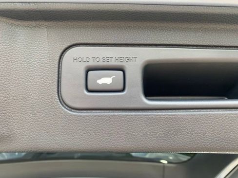 Used 2025 Honda Pilot Black Edition image 6