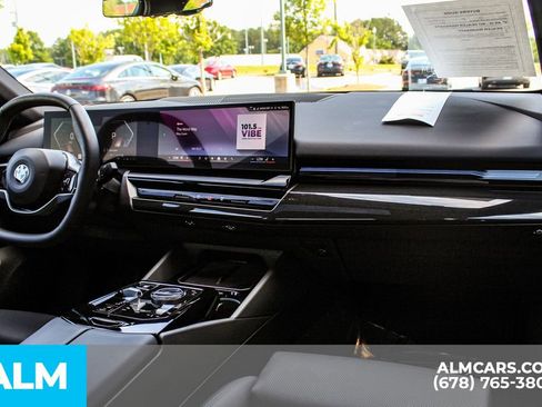 Used 2025 BMW 530i w/ Premium Package image 23