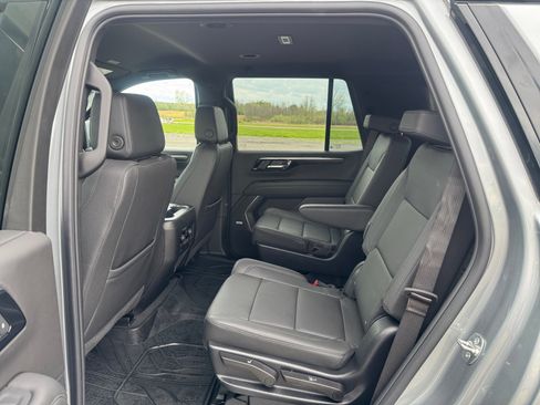 Used 2025 Chevrolet Tahoe Z71 w/ Comfort Package AWD/4WD image 16