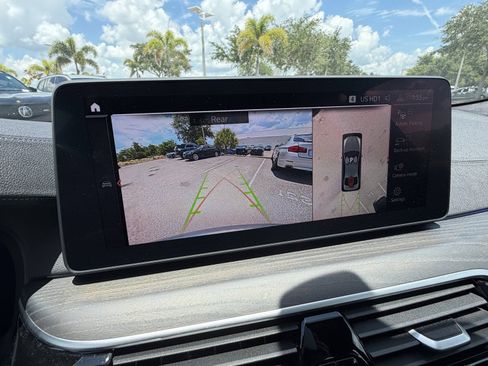 Used 2023 BMW M550i xDrive w/ Dynamic Handling Package AWD/4WD image 26