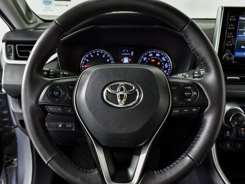 Used 2021 Toyota RAV4 XLE Premium image 9