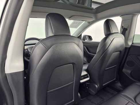 Used 2021 Tesla Model Y Long Range image 36