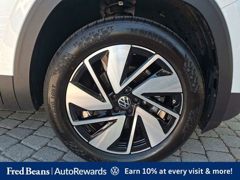 Certified 2025 Volkswagen Atlas SE AWD/4WD image 11