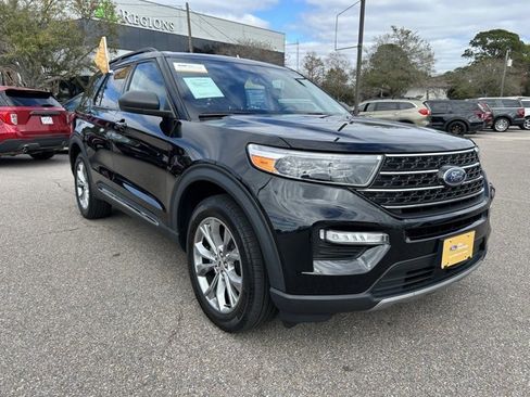 Certified 2022 Ford Explorer XLT w/ Equipment Group 202A image 2