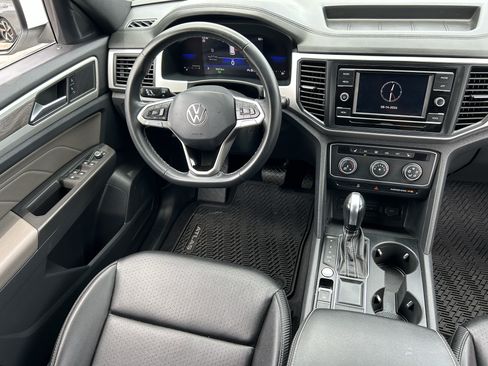 Used 2022 Volkswagen Atlas Cross Sport SE FWD image 12