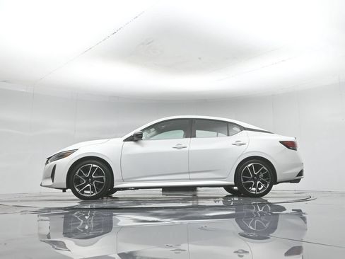 Used 2024 Nissan Sentra SR FWD image 8