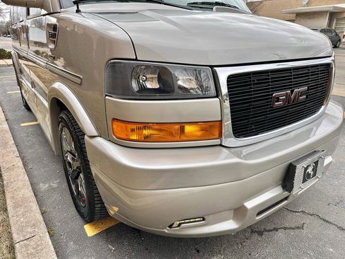 Used 2023 GMC Savana 2500 RWD image 11