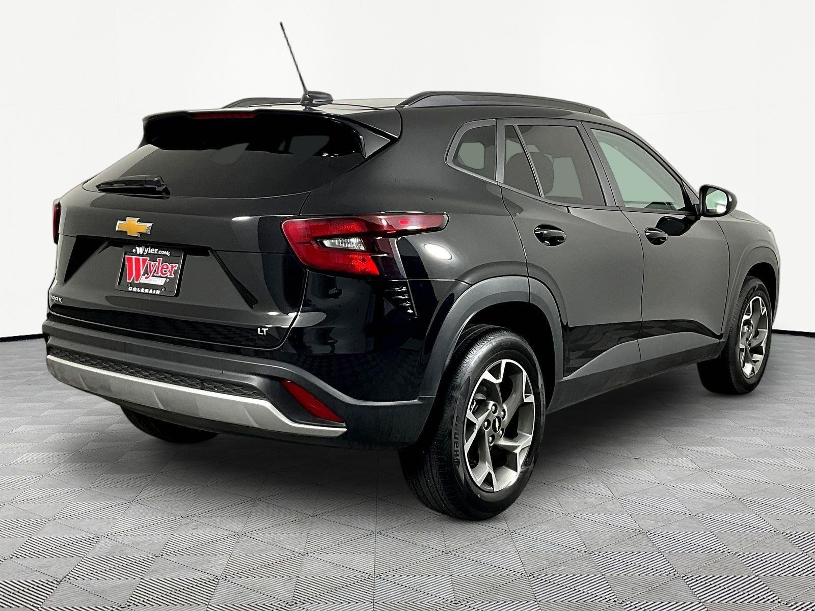 Used 2026 Chevrolet Trax LT FWD image 6