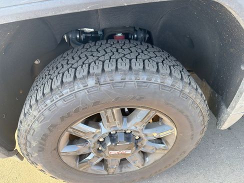 Used 2024 GMC Sierra 2500 AT4 w/ AT4 Premium Plus Package AWD/4WD image 10