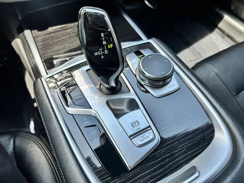 Used 2019 BMW 740i w/ M Sport Package RWD image 33