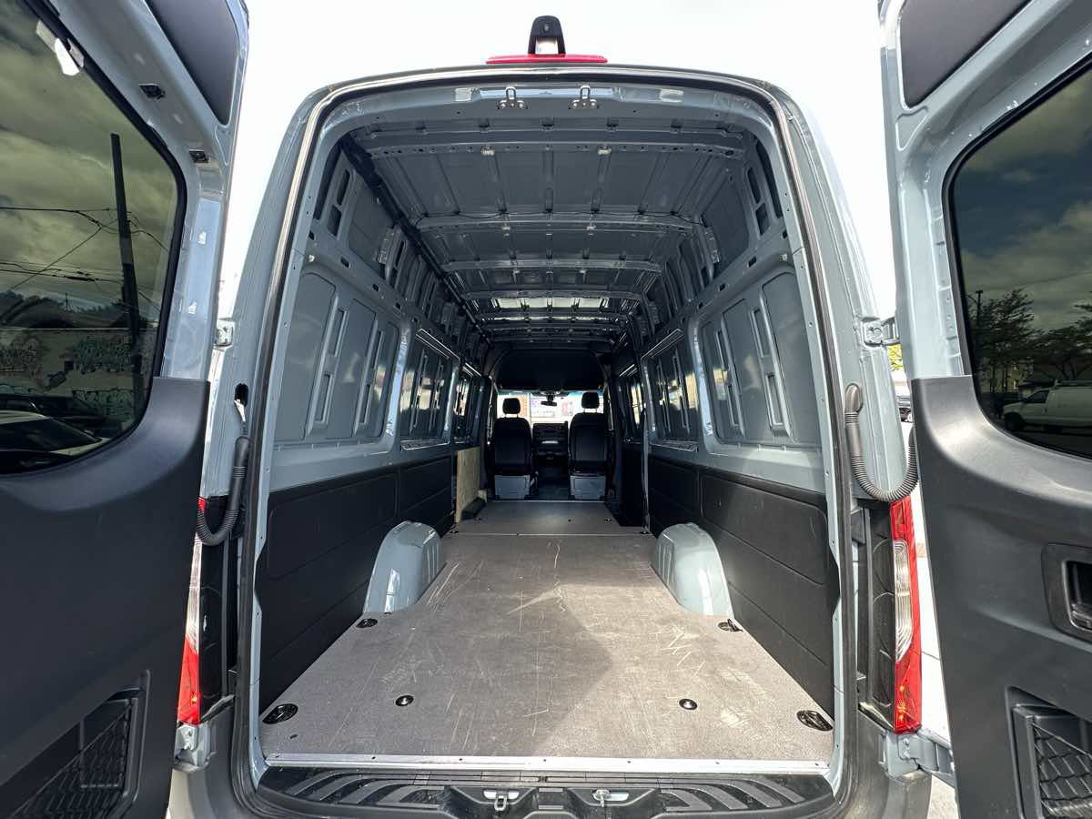 Used 2024 Mercedes-Benz Sprinter 2500 w/ Acoustic Package image 17