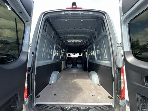 Used 2024 Mercedes-Benz Sprinter 2500 w/ Acoustic Package image 17