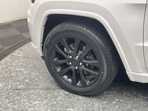 Used 2019 Jeep Grand Cherokee Altitude AWD/4WD image 33