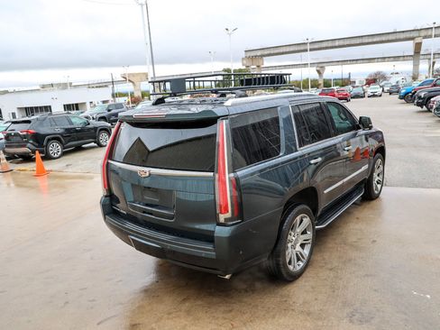 Used 2020 Cadillac Escalade Luxury image 7