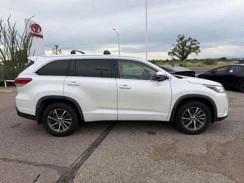 Used 2017 Toyota Highlander XLE FWD image 6