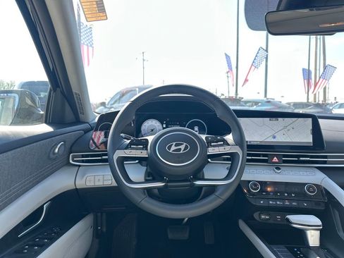 New 2025 Hyundai Elantra Limited image 24