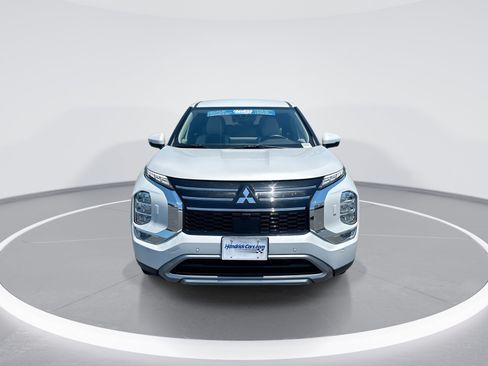 Used 2025 Mitsubishi Outlander AWD image 3
