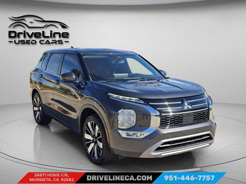 Used 2025 Mitsubishi Outlander SE image 5