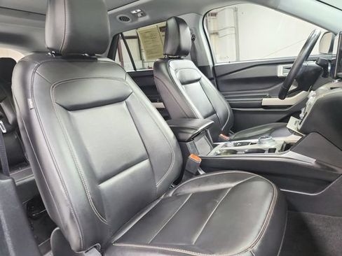 Used 2022 Ford Explorer XLT w/ Equipment Group 202A AWD/4WD image 43