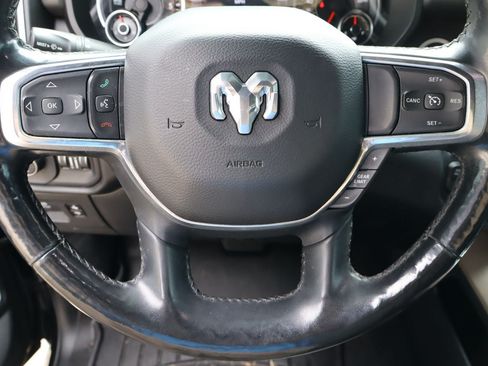 Used 2019 RAM 1500 Laramie AWD/4WD image 11