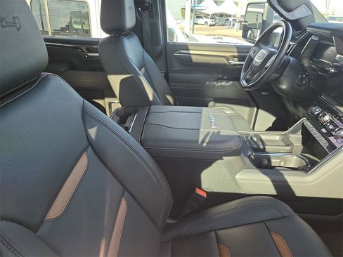 Used 2025 GMC Sierra 2500 AT4 w/ AT4 Premium Plus Package image 14