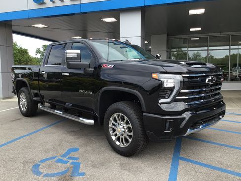 New 2026 Chevrolet Silverado 2500 LT w/ Z71 Chrome Sport Edition AWD/4WD image 3