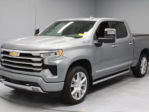 Used 2025 Chevrolet Silverado 1500 High Country w/ High Country Premium Package AWD/4WD image 7