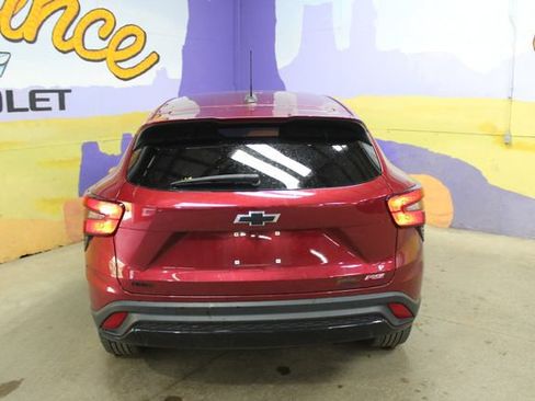 Used 2024 Chevrolet Trax RS w/ Sunroof Package FWD image 7