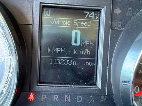 Used 2016 Chrysler Town & Country Touring FWD image 12