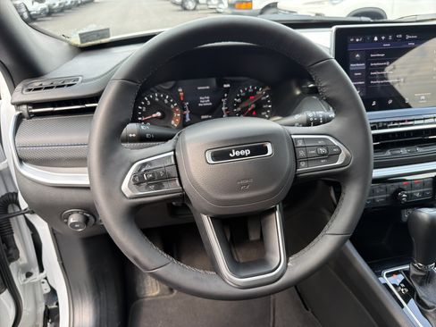 Used 2026 Jeep Compass Limited AWD/4WD image 18