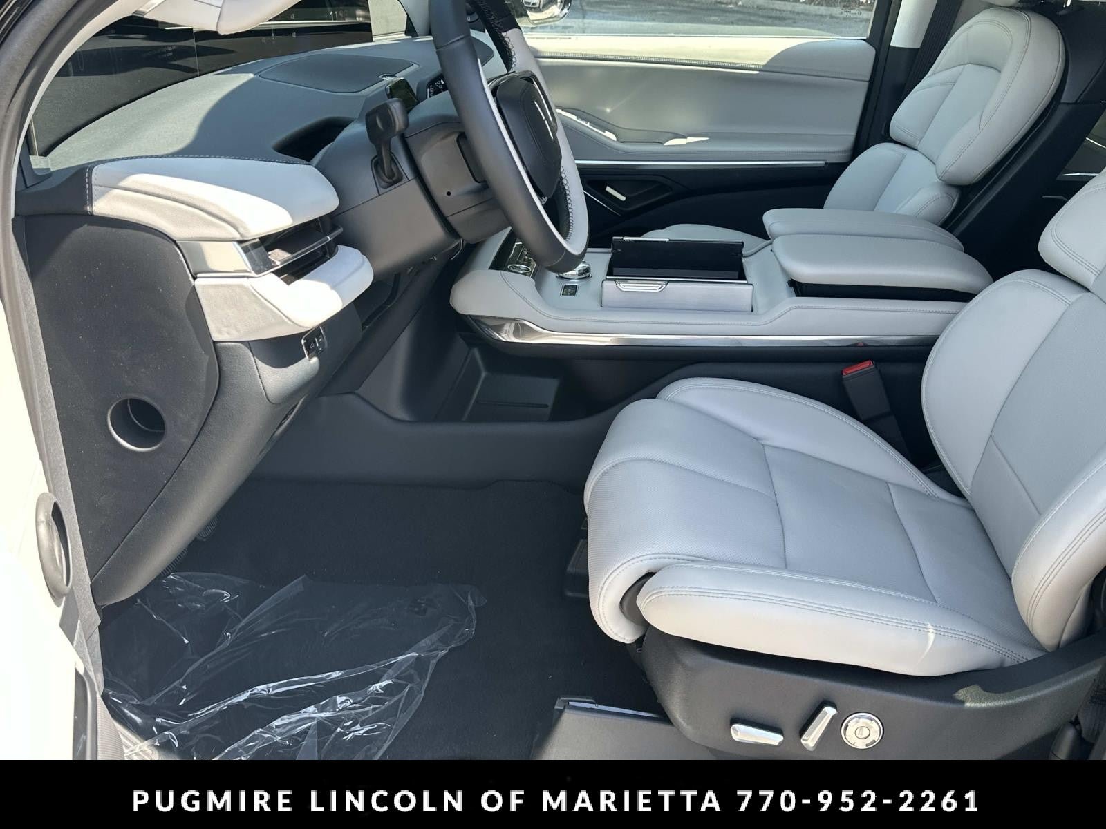 New 2026 Lincoln Navigator Premiere AWD/4WD image 10