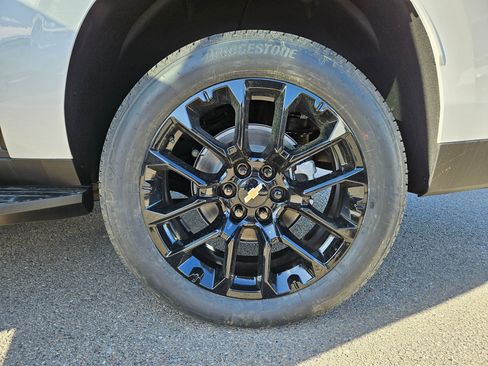 New 2025 Chevrolet Suburban Premier AWD/4WD image 16