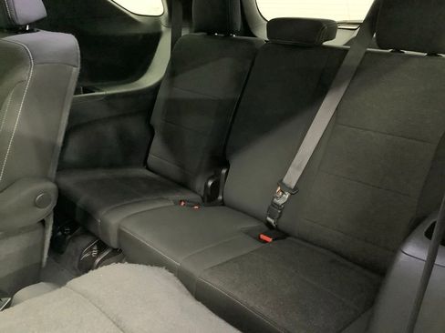 Used 2024 Chevrolet Traverse LT FWD image 7