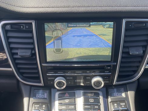 Used 2016 Porsche Panamera image 12