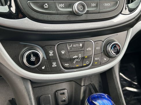 Used 2017 Chevrolet Volt LT w/ Comfort Package image 26