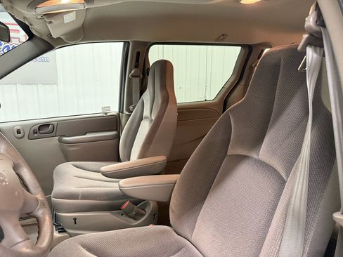 Used 2002 Dodge Caravan SE image 25