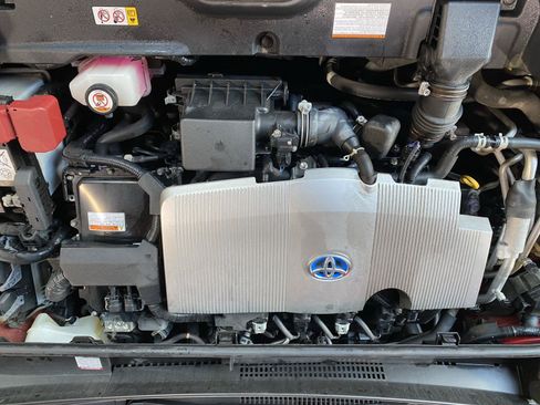 Used 2021 Toyota Prius Prime XLE w/ Carpet Mat Package (TMS) FWD image 19