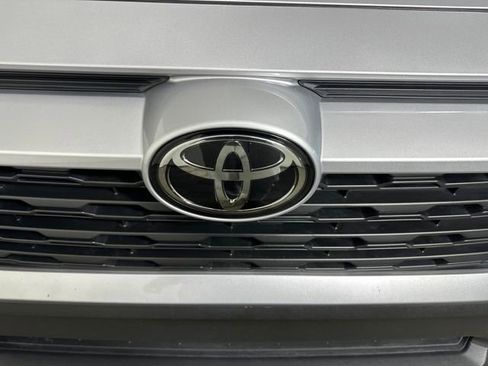 Used 2021 Toyota RAV4 LE image 9