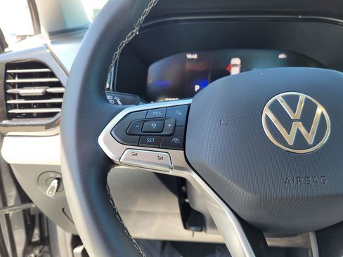Certified 2025 Volkswagen Taos S FWD image 33