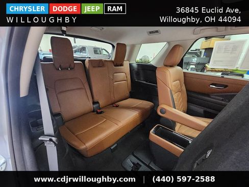 Used 2025 Nissan Pathfinder Platinum AWD/4WD image 38