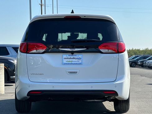New 2026 Chrysler Voyager LX image 5