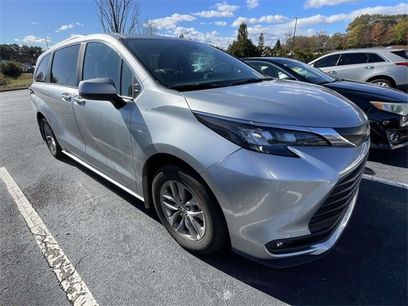 Used 2025 Toyota Sienna XLE