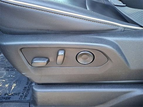 Used 2024 GMC Yukon SLT image 16