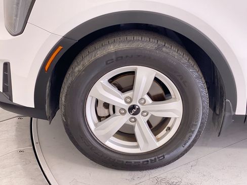 Certified 2025 Kia Sorento LX FWD image 12