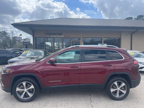 Used 2019 Jeep Cherokee Limited image 2