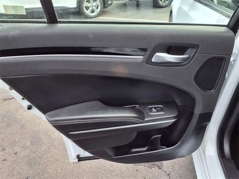 Used 2022 Chrysler 300 S image 9